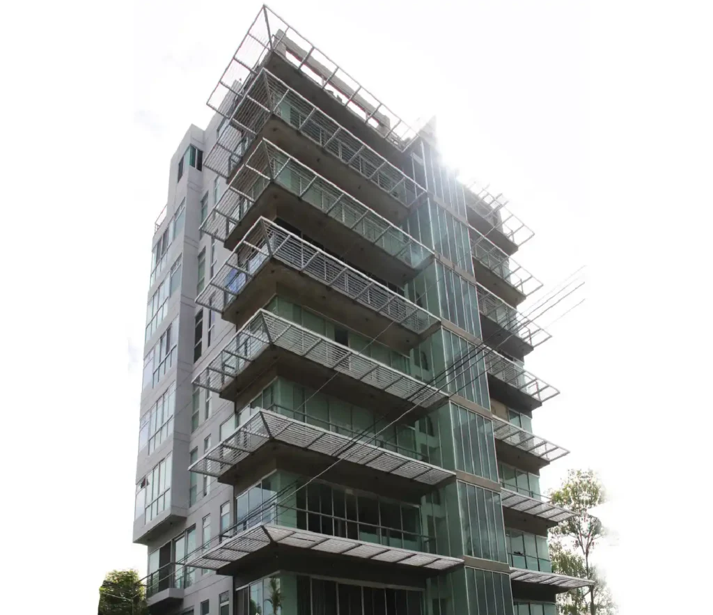 Fachada de la Torre Alberta, un proyecto de SBA enfocado en la infraestructura de instalaciones y sistemas MEP en Guadalajara.